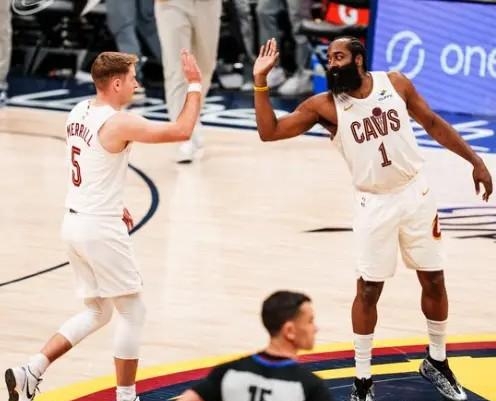 掘金翻盘骑士，米切尔关键制胜